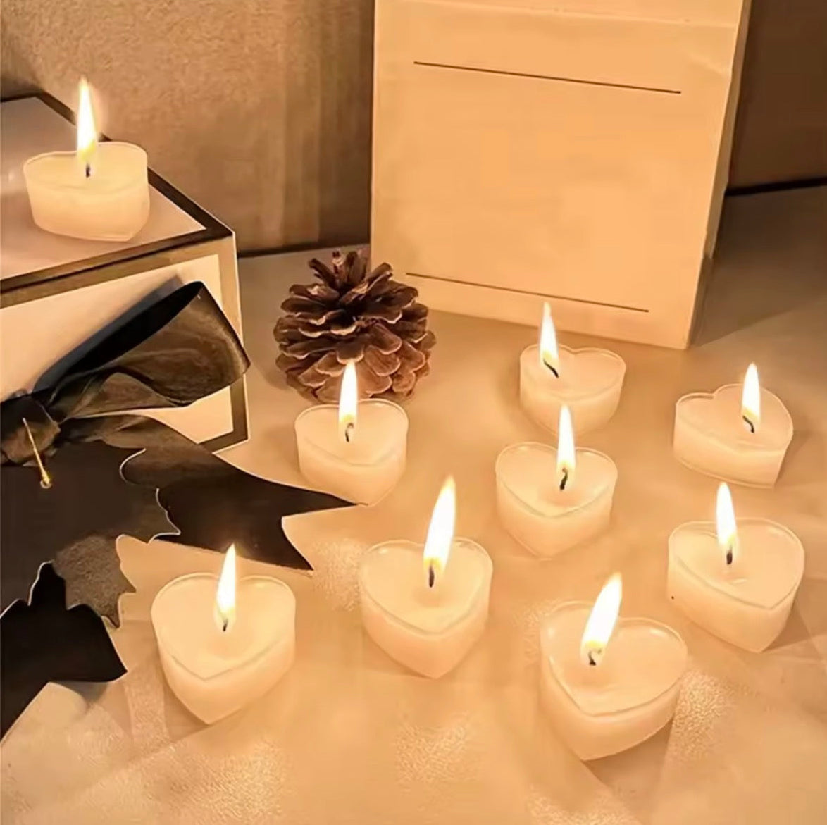 תמונת אוירה של נרות לב בצבע לבן